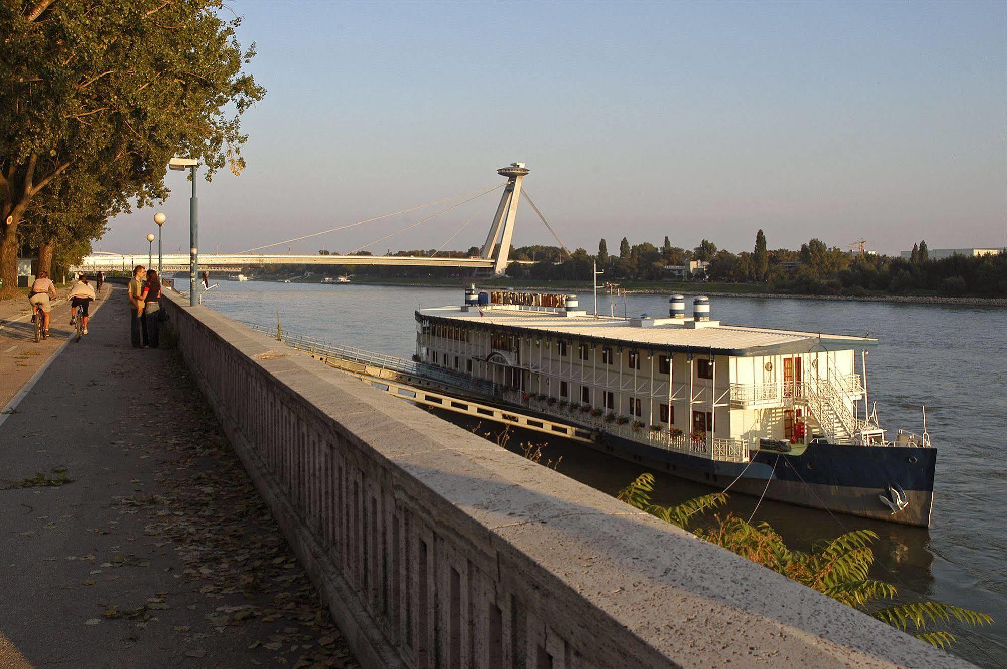 Botel Marina Братислава Екстериор снимка